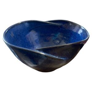 Hand Thrown Studio Art Pottery Bowl  Signed Blue Speckled Glaze 8” Petal Shaped